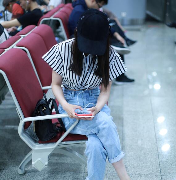#046 李沁 机场抓拍生图